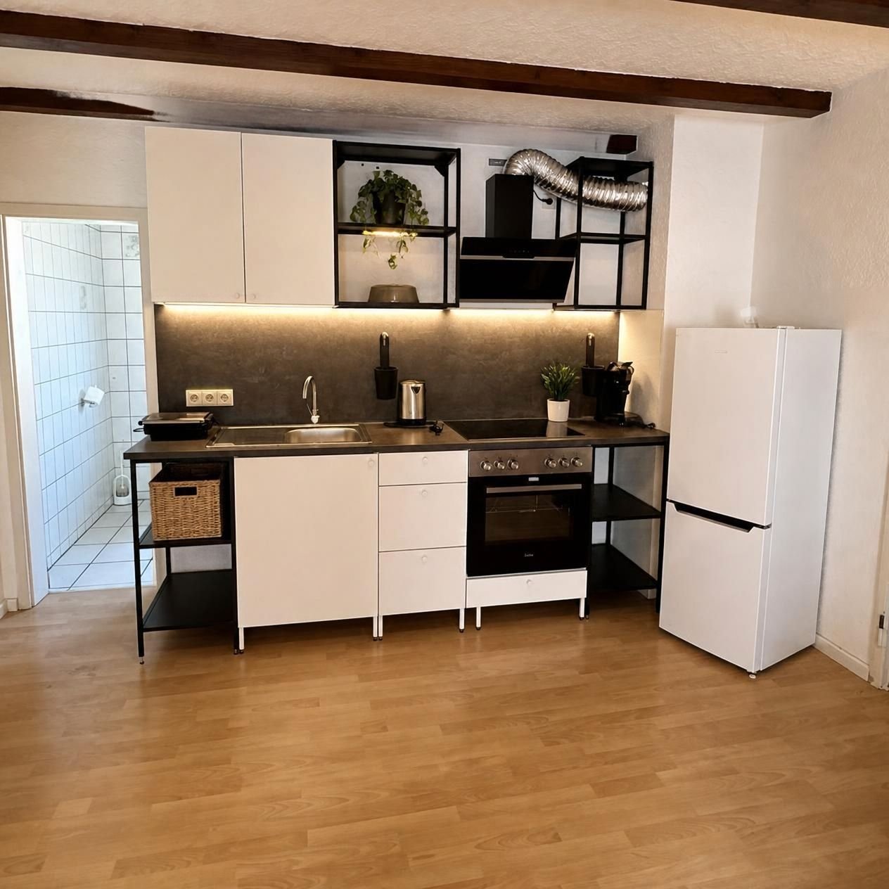 Vollmöbeliertes Haus mit 4x Zimmern Vollmöbeliertes Haus mit 4x Zimmern